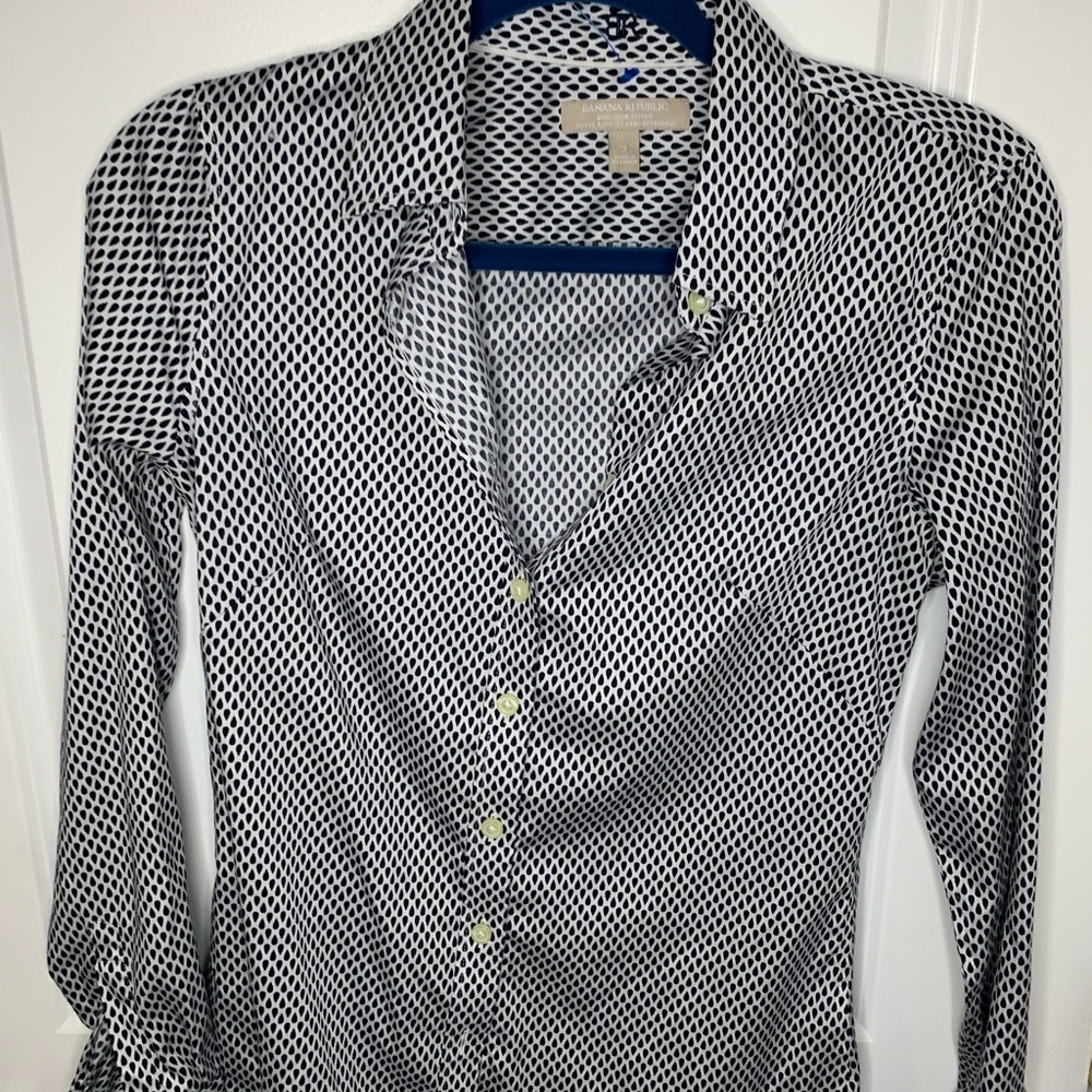 Banana Republic Black and White Button Down Shirt